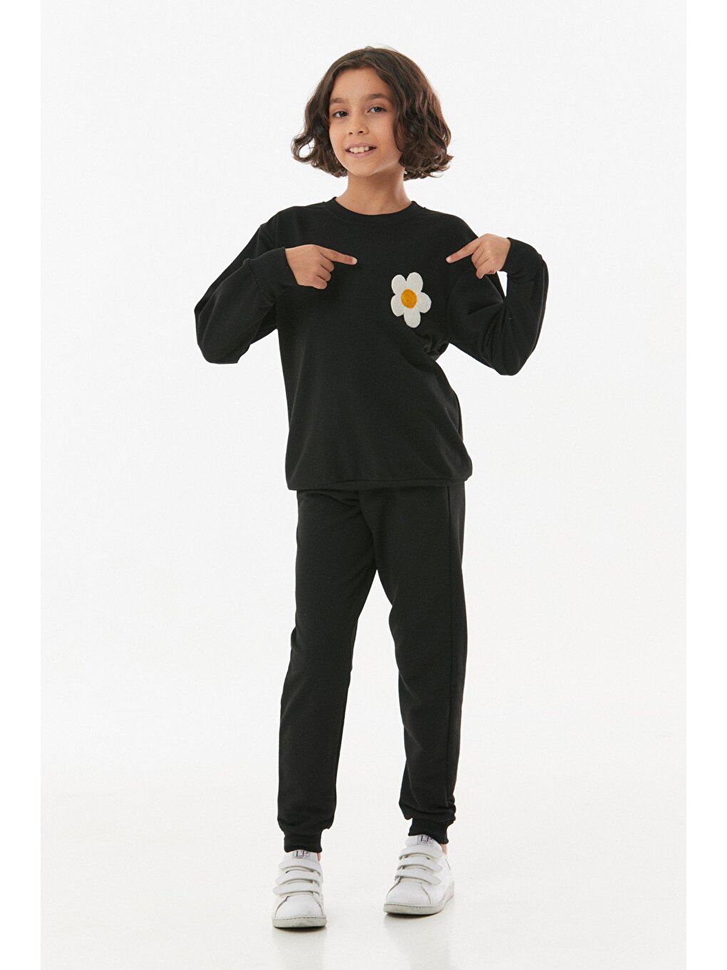 Siyah Papatya Nakışlı Kız Çocuk Eşofman Takımı