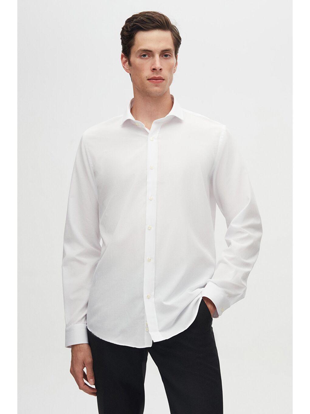 Slim Fit Beyaz İtalyan Yaka Dar Kesim Klasik Kravatlık Uzun Kol Kolay Ütülenebilir Gömlek