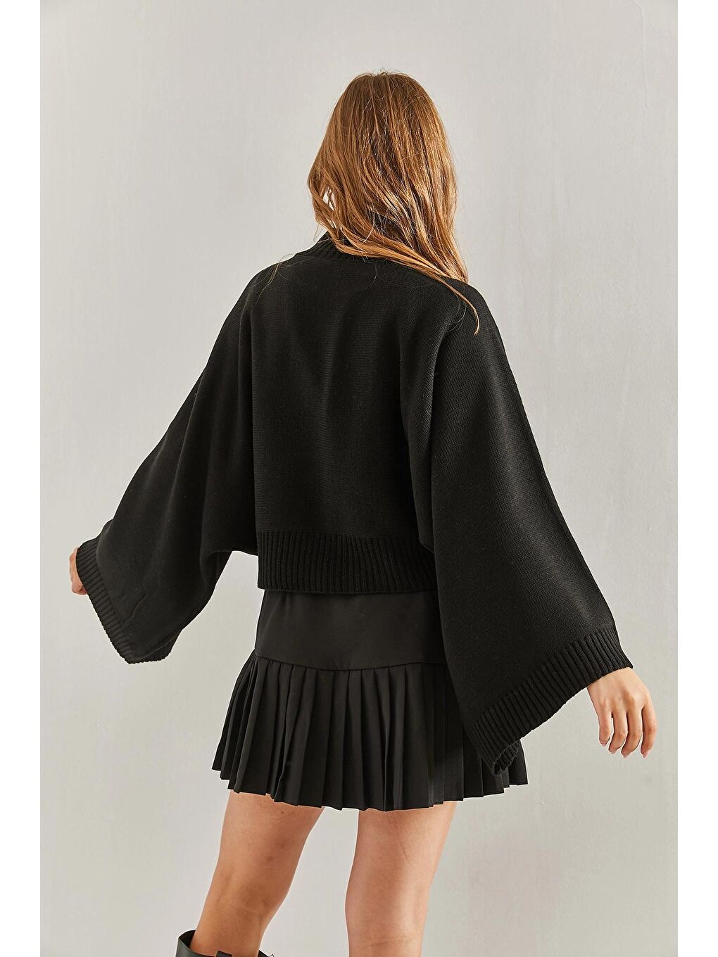 Siyah Kadın Yarım Balıkçı Yaka Kolları ve Beli Lastikli Triko Kazak-1