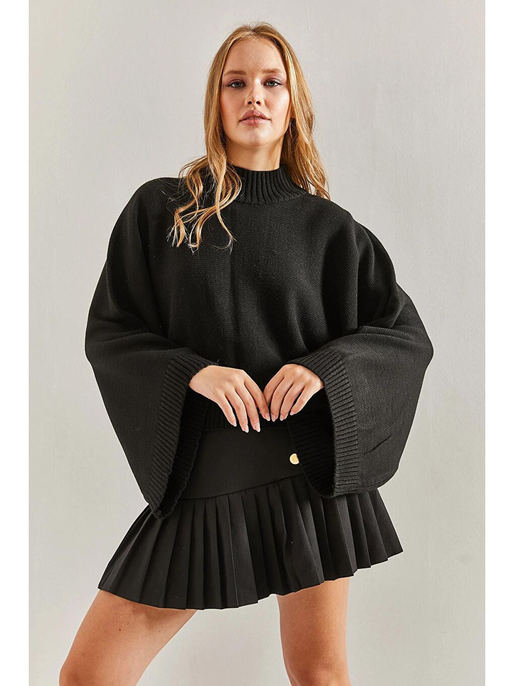 Siyah Kadın Yarım Balıkçı Yaka Kolları ve Beli Lastikli Triko Kazak-2