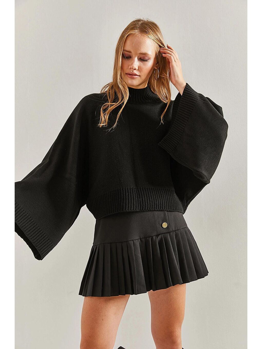 Siyah Kadın Yarım Balıkçı Yaka Kolları ve Beli Lastikli Triko Kazak-4