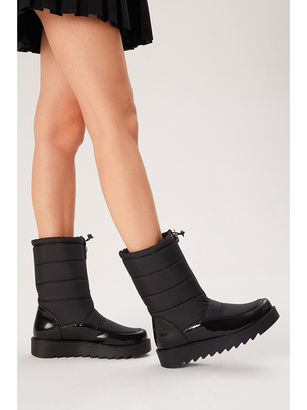 Kadın Siyah Rugan Rahat Kalıp Önü Fermuarlı ve Lastikli İçi Kürklü Kar Botu-3
