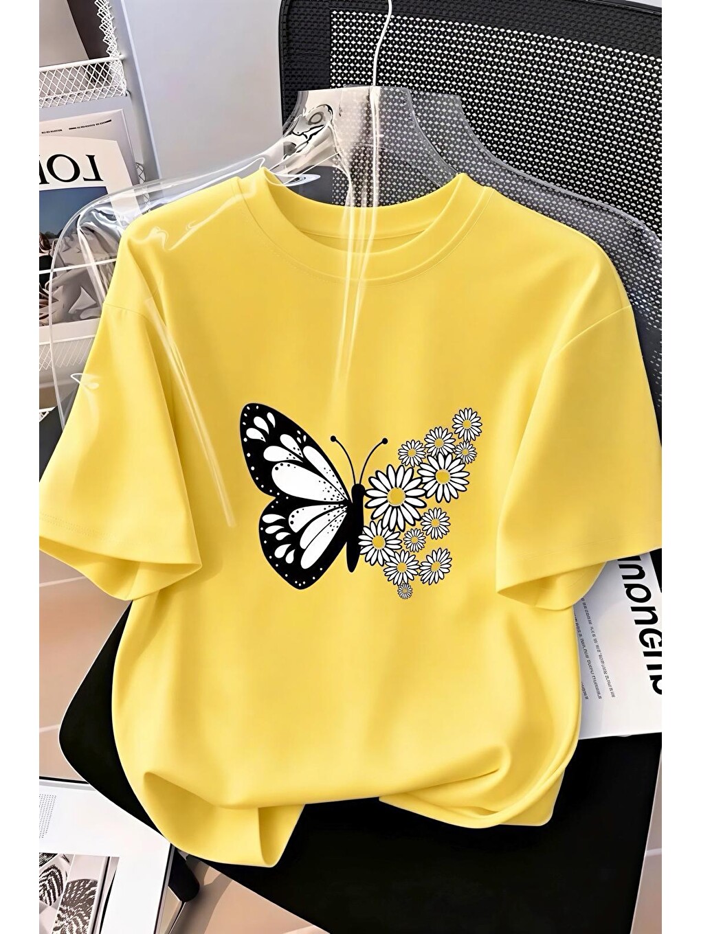 Sarı Papatya Kanatlı Kelebek Baskılı Oversize Kadın T-shirt
