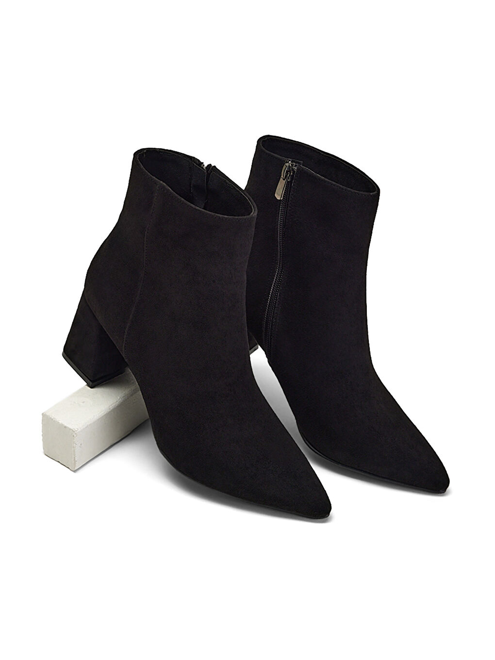 Kadın Siyah Süet Rahat Kalıp Sivri Burunlu Fermuarlı Topuklu Bot-2