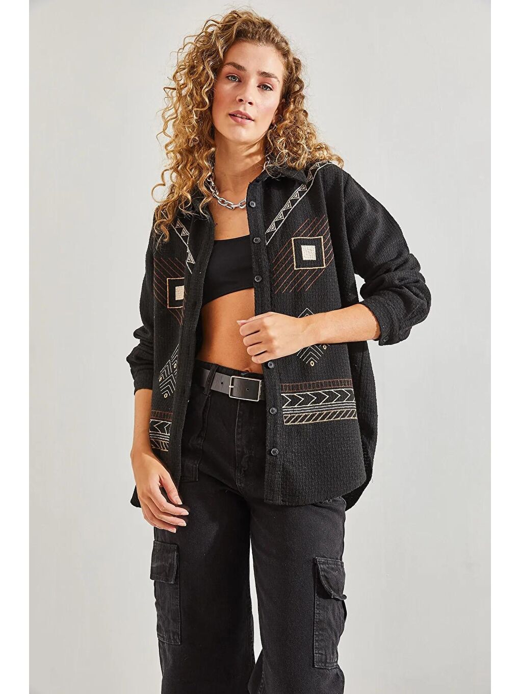 Siyah Kadın Nakış İşlemeli Oversize Kaşe Gömlek-3