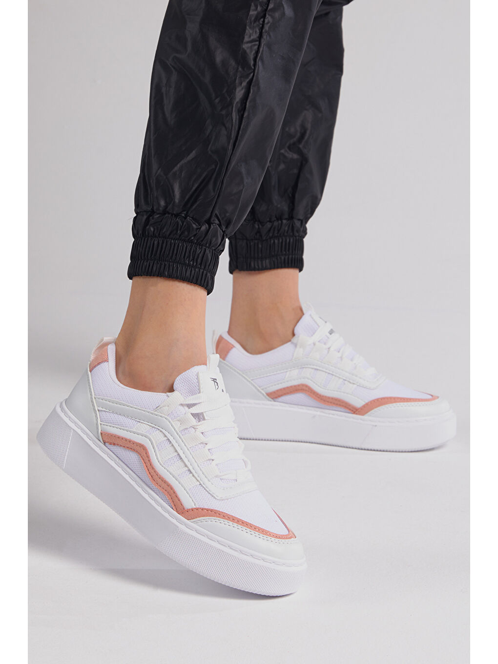 Kadın Beyaz Pudra Eva Faylon Taban Yanı Çizgili Sneaker-1