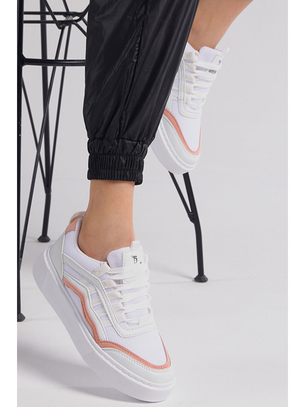 Kadın Beyaz Pudra Eva Faylon Taban Yanı Çizgili Sneaker-3