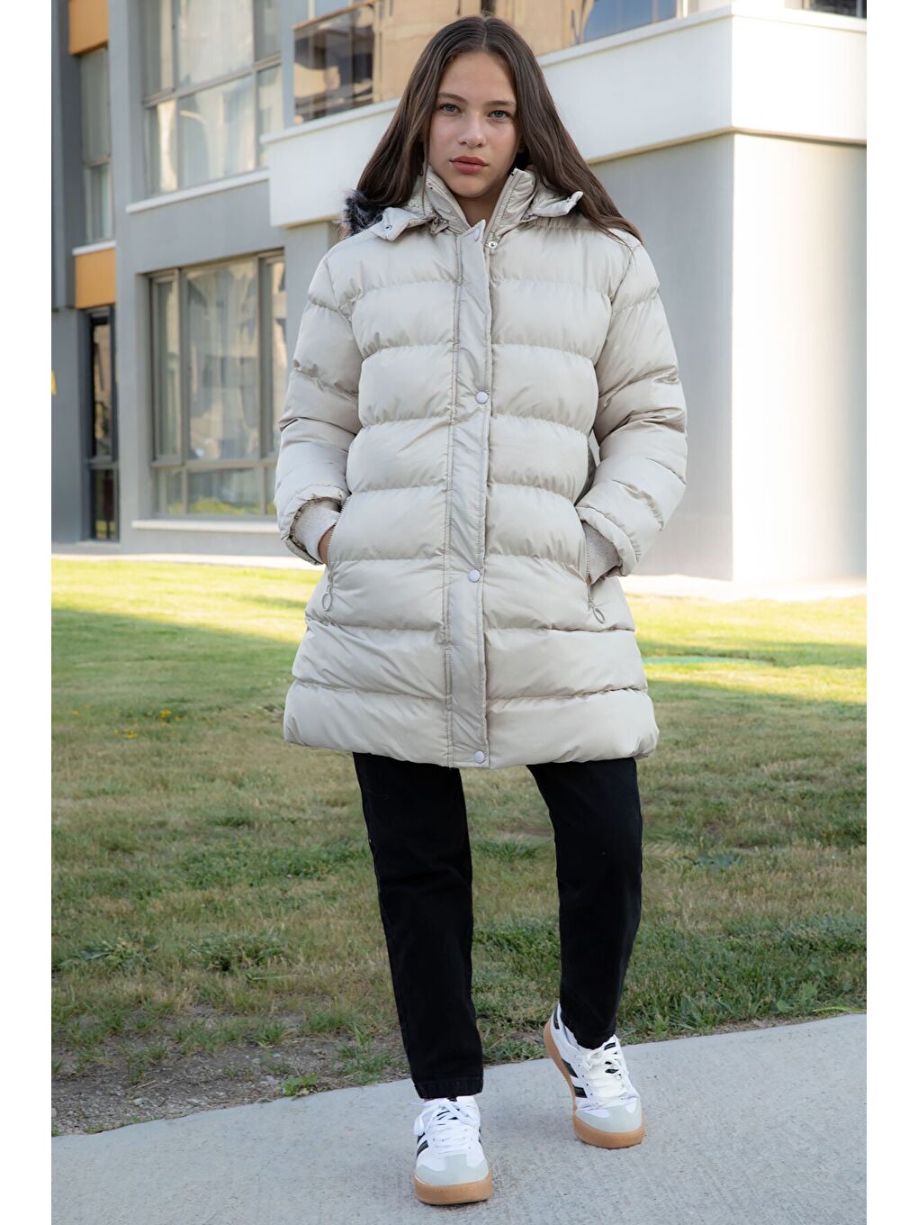 Ekru Krem İçi Kürklü Çıtçıtlı Kapüşonlu Kız Çocuk Şişme Mont 21316-1