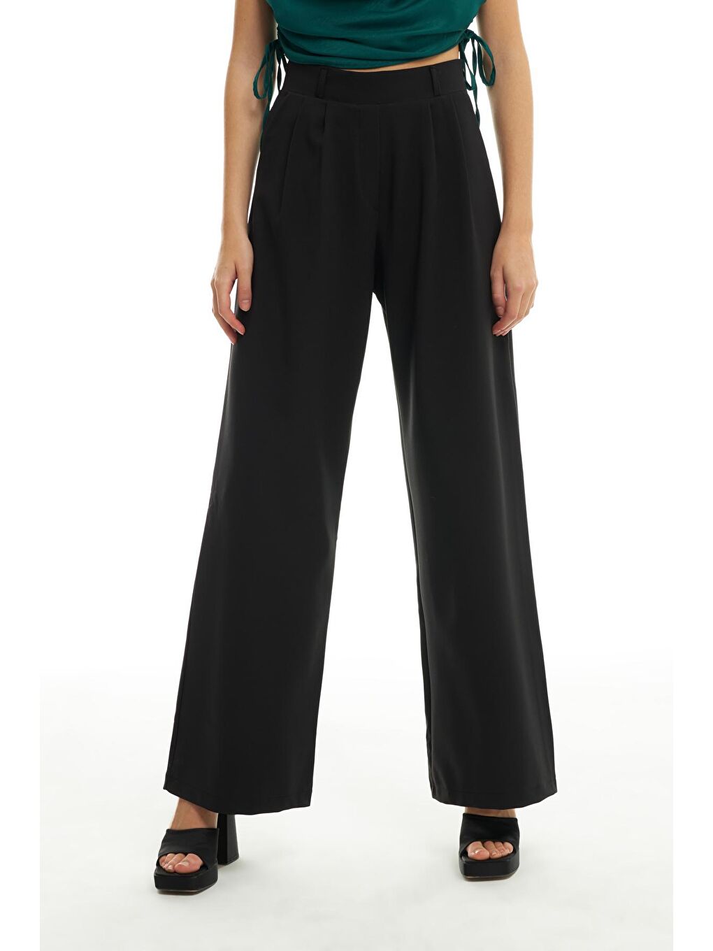 Yüksek Bel Geniş Paça Cepli Pantolon Siyah-2