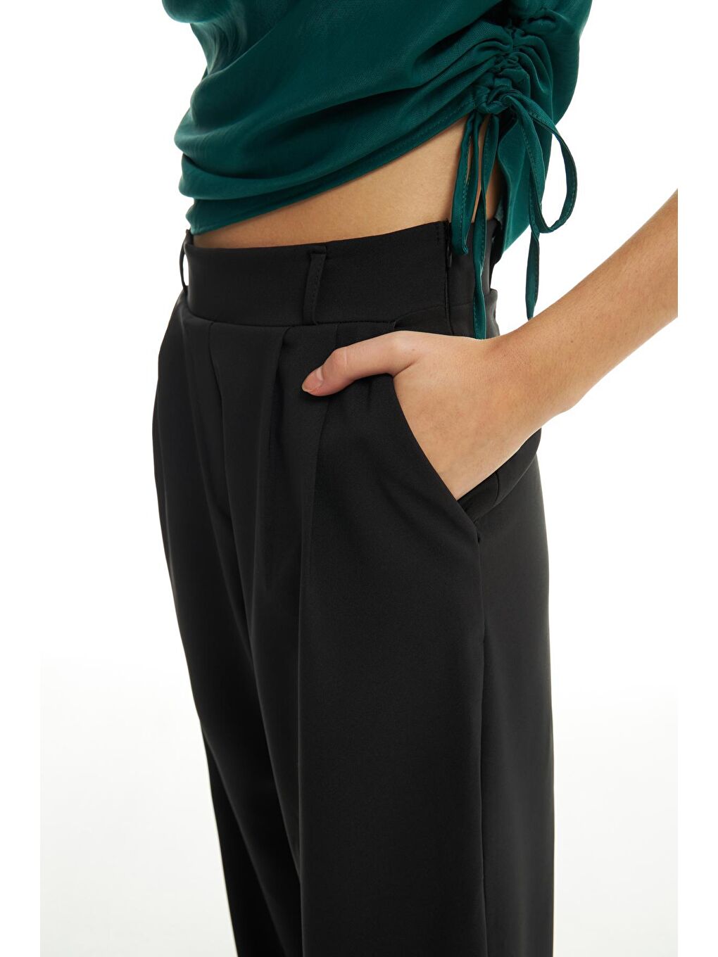 Yüksek Bel Geniş Paça Cepli Pantolon Siyah-3