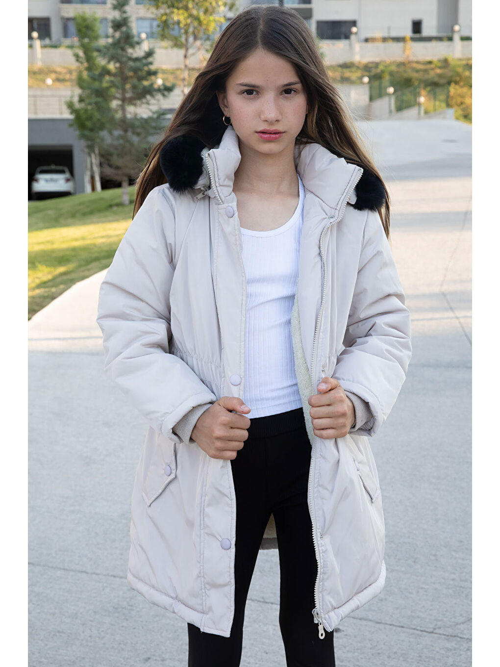 Bej Çıtçıtlı Cepli Esnek Bel İçi Kürklü Kız Çocuk Kapüşonlu Mont 21302-1