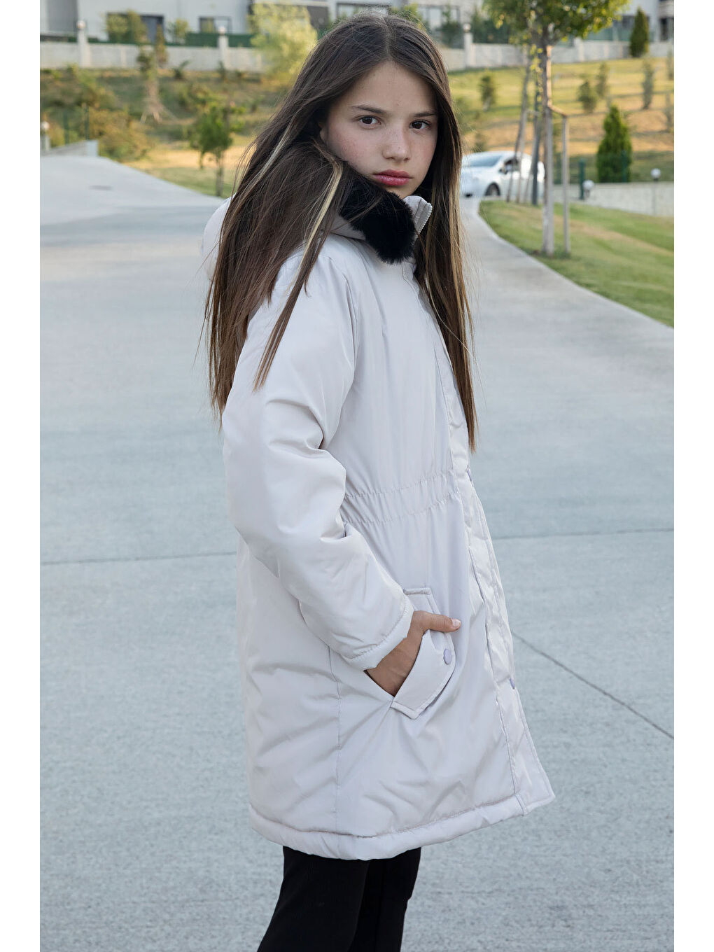 Bej Çıtçıtlı Cepli Esnek Bel İçi Kürklü Kız Çocuk Kapüşonlu Mont 21302-4