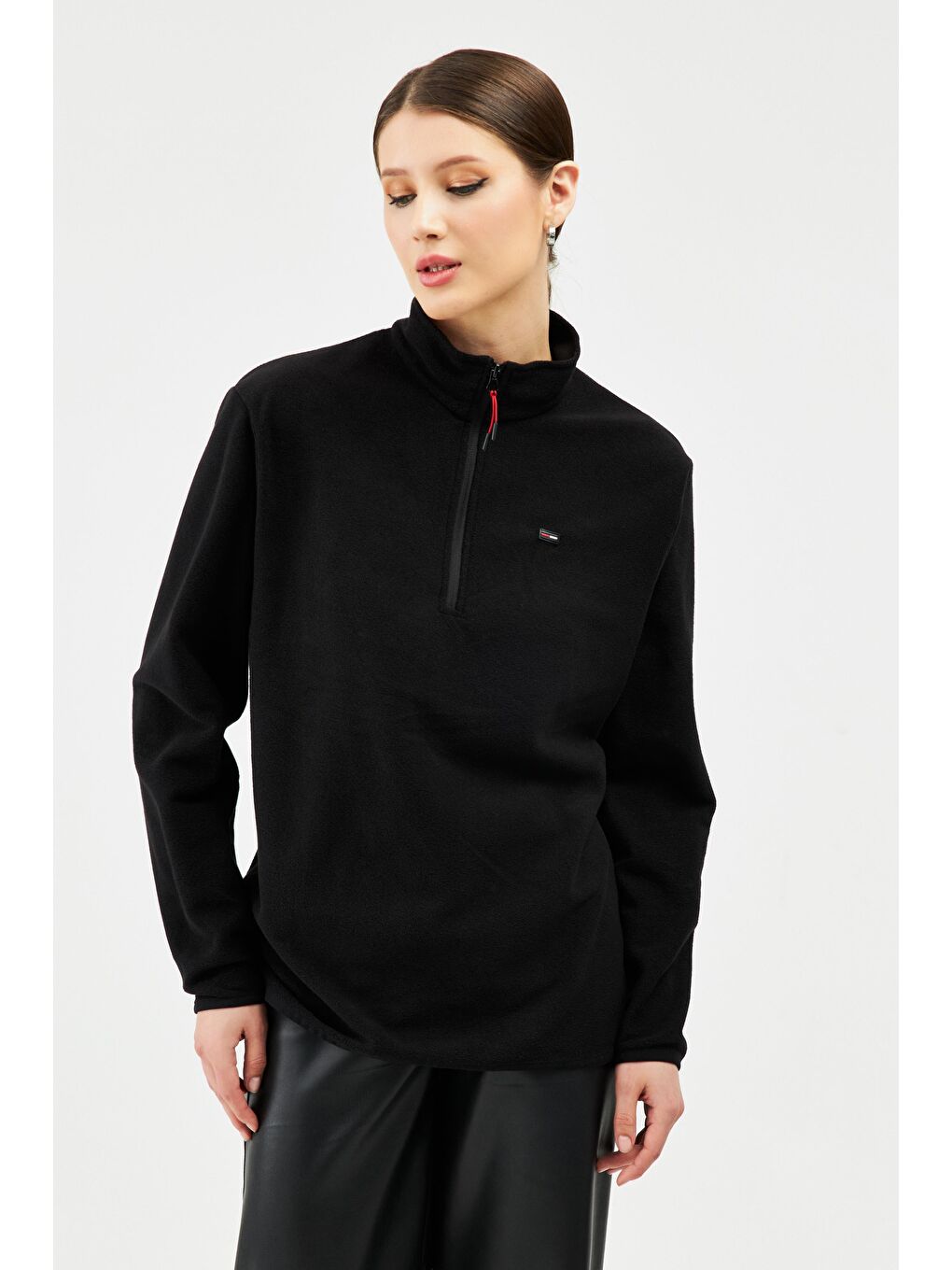Siyah Kadın Dik Yaka Yarım Fermuar Kışlık Sweatshirt BPO-001