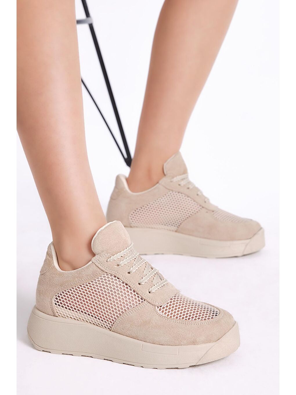 Kadın Bej Rahat Kalıp Yüksek Taban Nefes Alabilen Kumaş Bağcıklı Sneaker