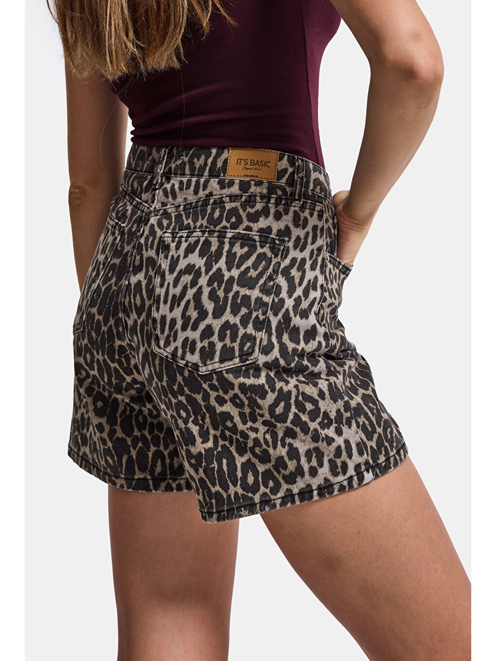 Kahverengi Kadın Leopar 1w6-26 Midi Relax Fit Denim Şort-1