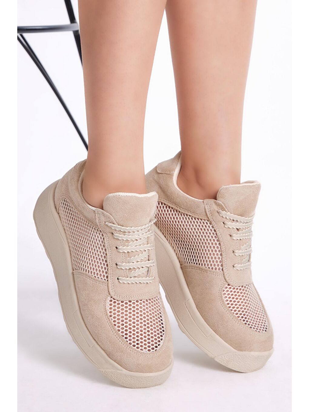 Kadın Bej Rahat Kalıp Yüksek Taban Nefes Alabilen Kumaş Bağcıklı Sneaker-1
