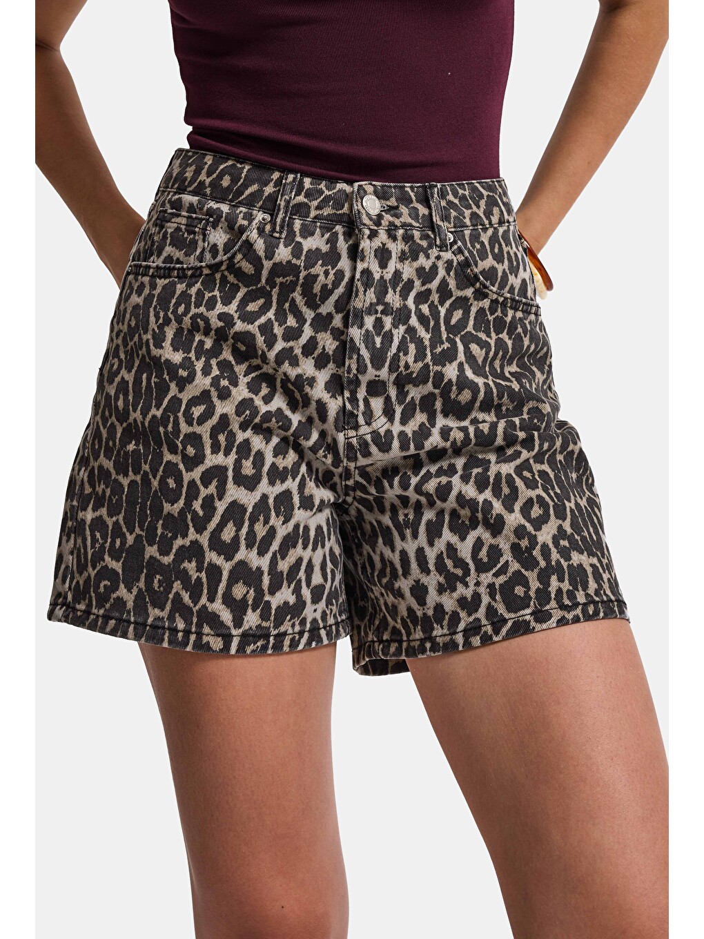 Kahverengi Kadın Leopar 1w6-26 Midi Relax Fit Denim Şort-3