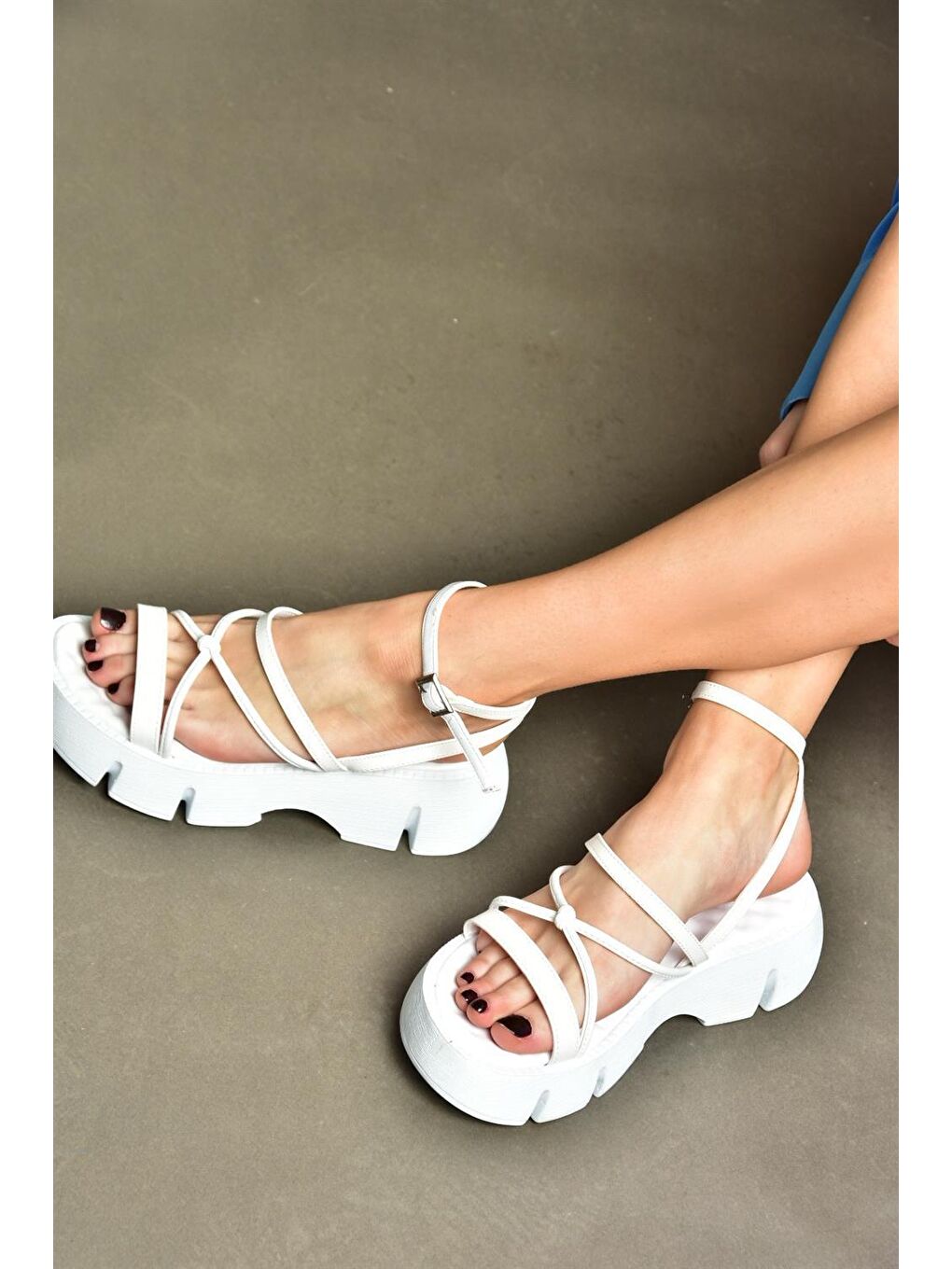 P973001409 Beyaz Kalın Tabanlı Kadın Sandalet-2