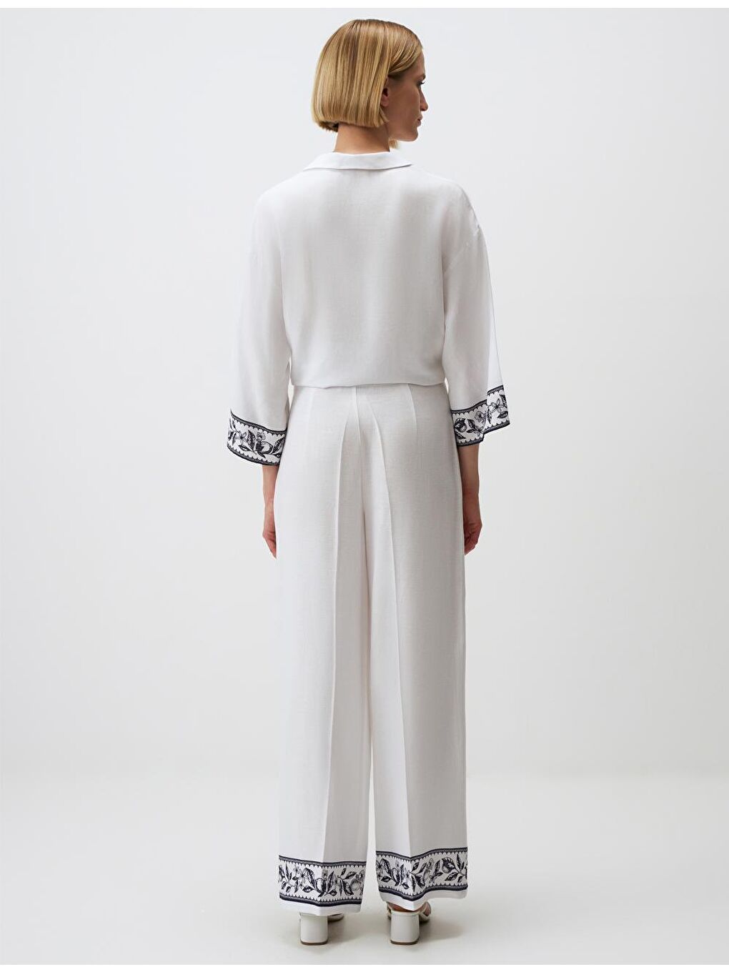 Beyaz Bol Paça Yüksek Bel Desenli Keten Pantolon-5