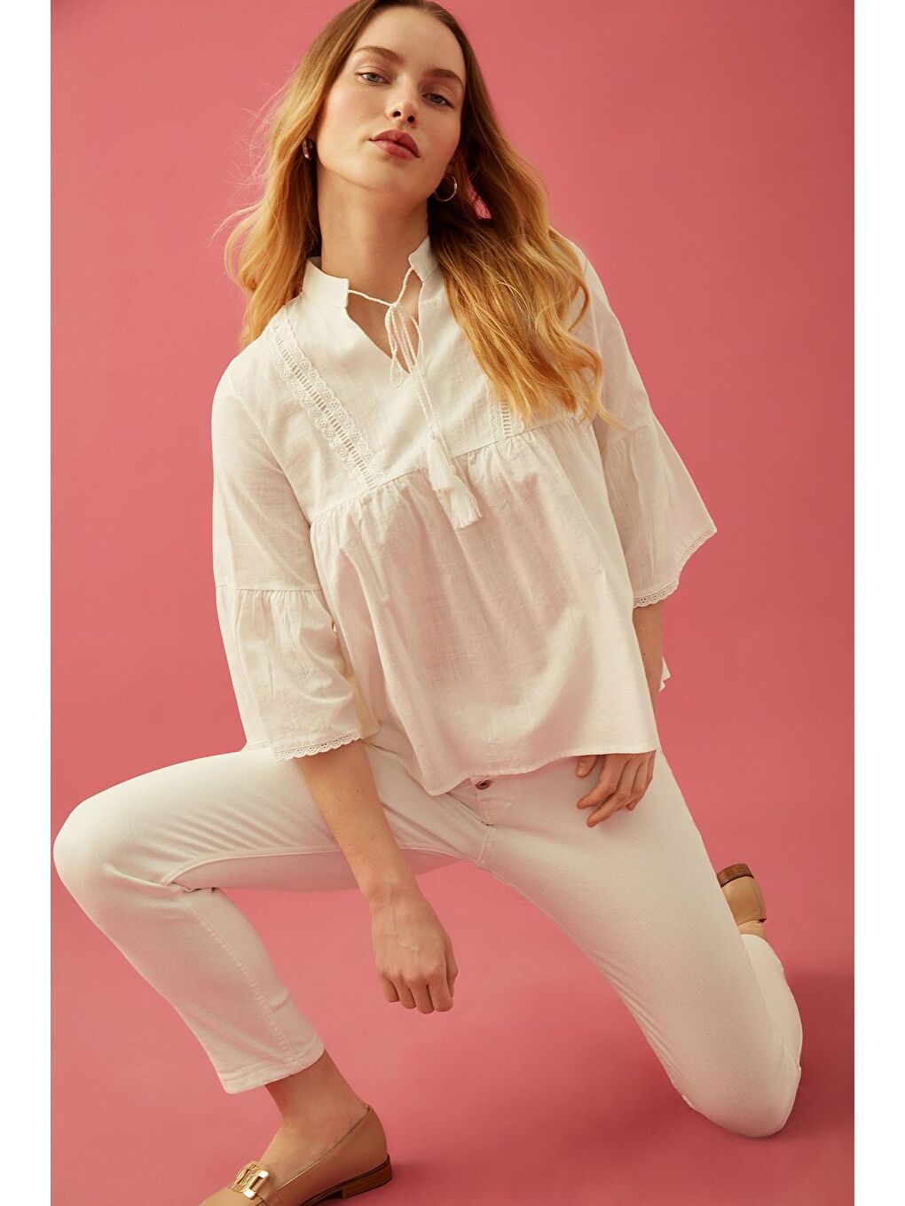 Ekru Yaka Bağlamalı Volanlı Bluz