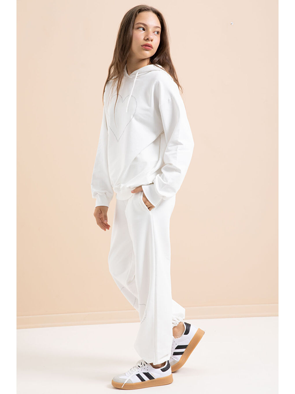 Beyaz Kalp Desenli Kapüşonlu Kız Çocuk Eşofman Takımı 21257-1