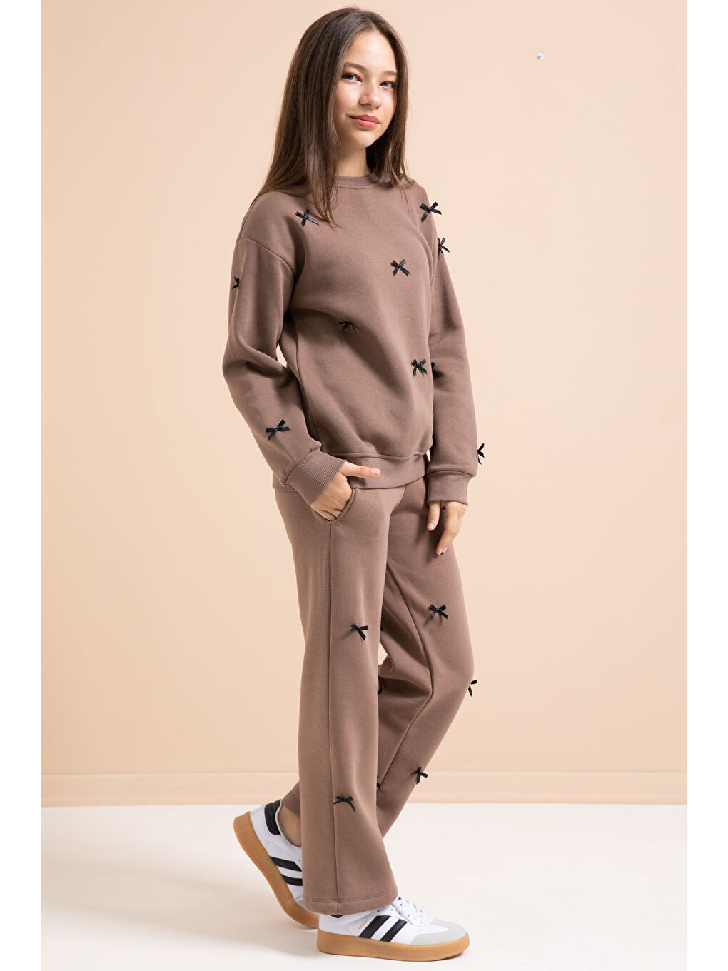 Kahverengi Kahve Fiyonk Nakışlı Bisiklet Yaka Kız Çocuk Şardonlu Eşofman Takımı 21290-1