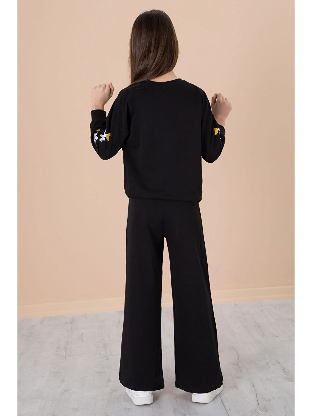 Siyah Çiçek Nakışlı Badili Geniş Paça Kız Çocuk Eşofman Takımı 20191-3