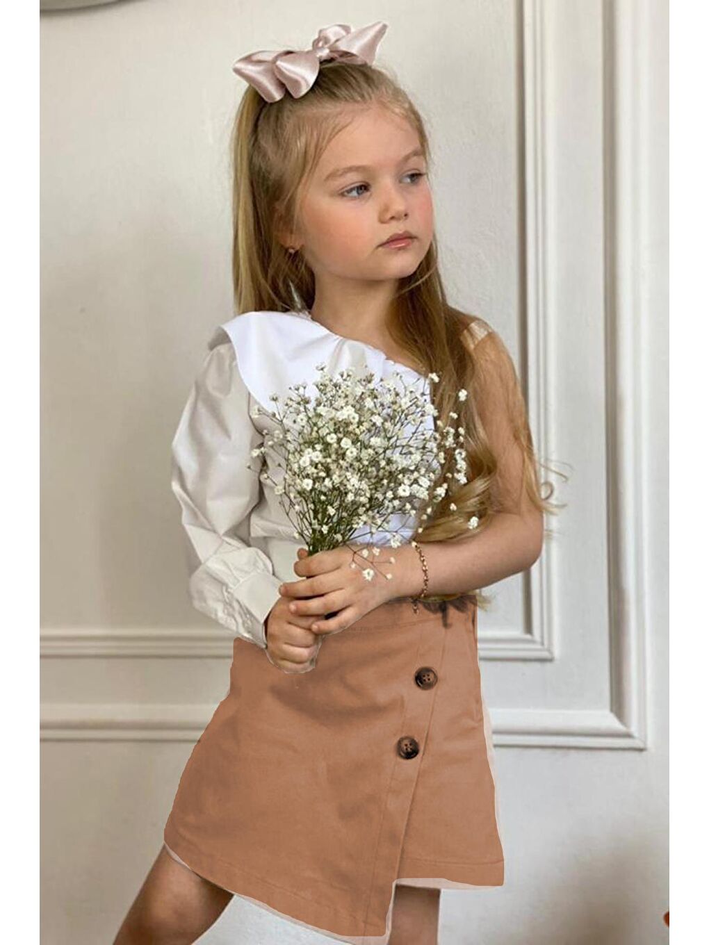 Kız Çocuk Yakası Volanlı Tek Omuzlu Kahverengi Şortlu Takım