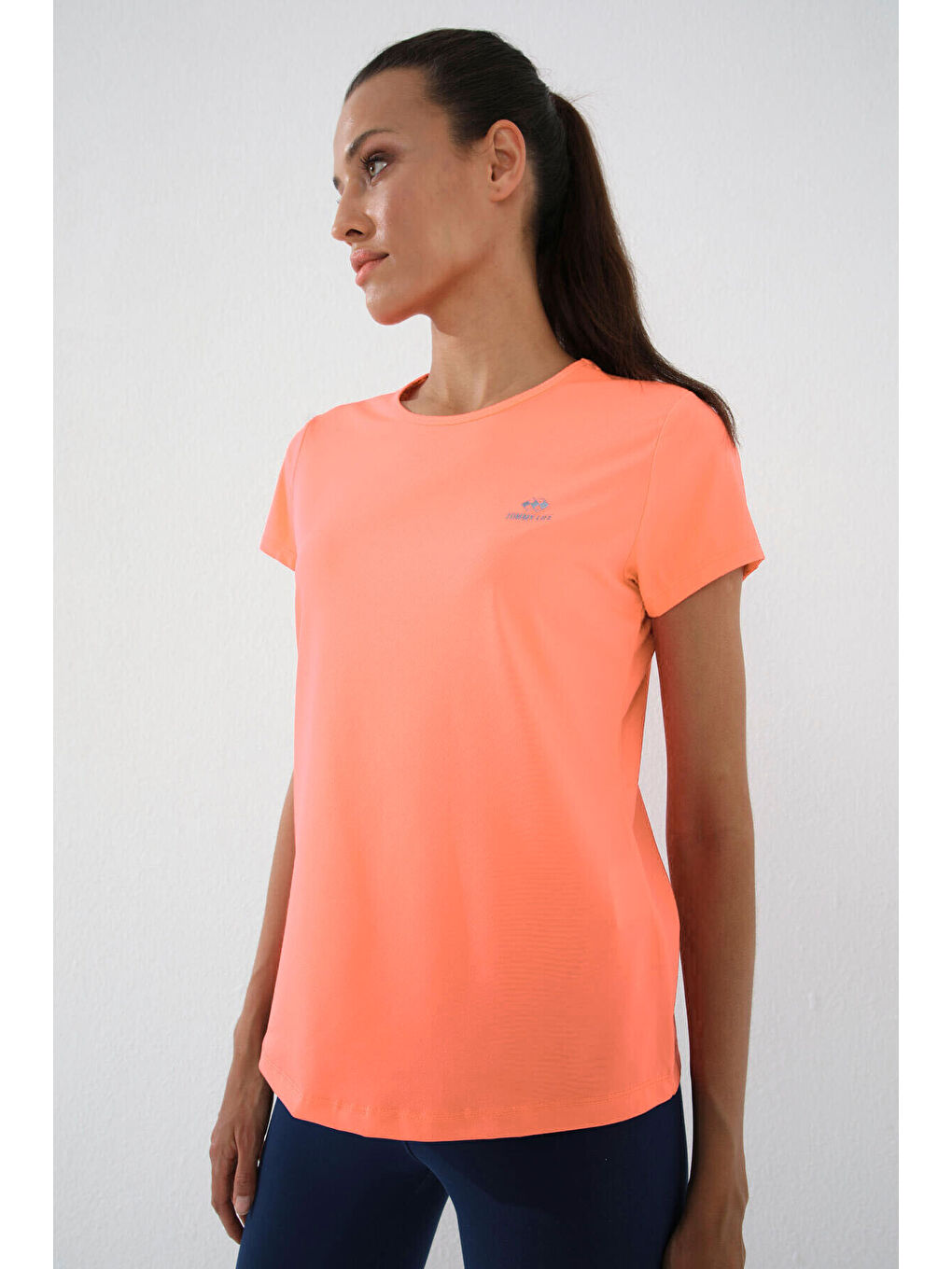 Turuncu Yavruagzı Basic Kısa Kol Standart Kalıp O Yaka Kadın Tişört - 97144-1