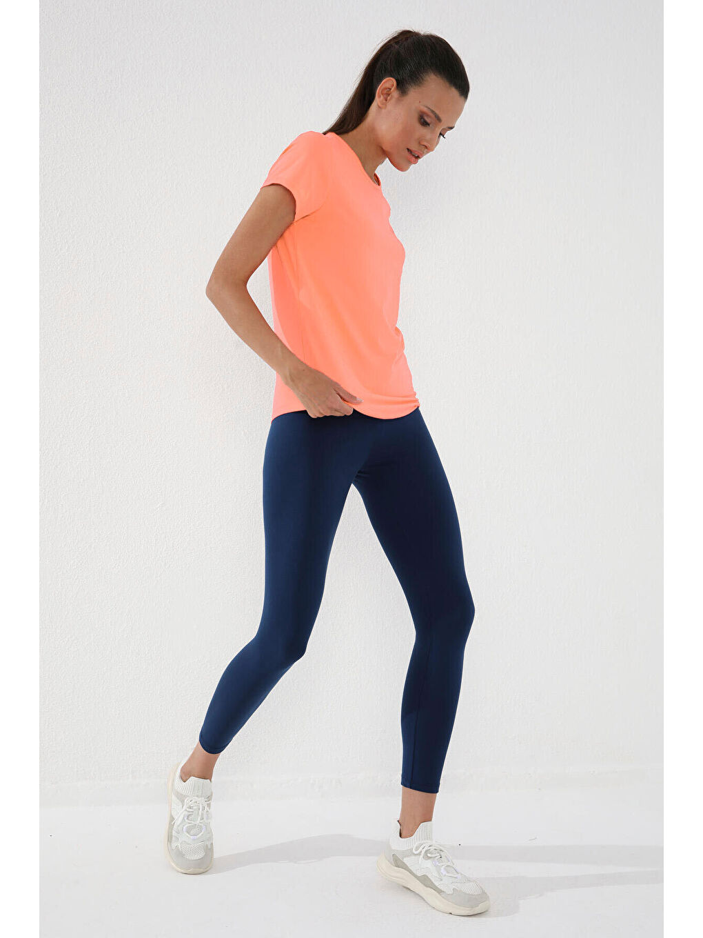 Turuncu Yavruagzı Basic Kısa Kol Standart Kalıp O Yaka Kadın Tişört - 97144-4