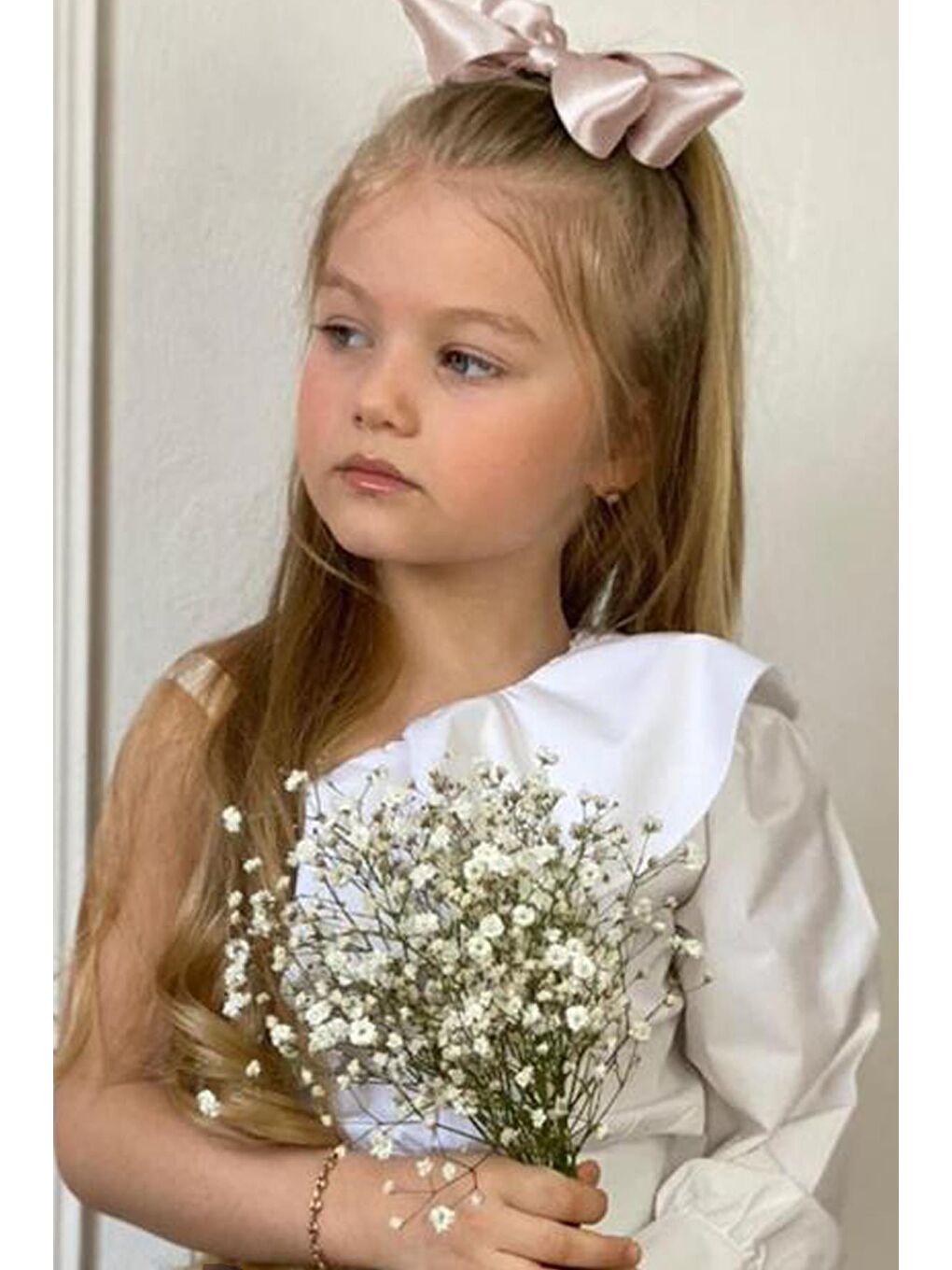 Kız Çocuk Yakası Volanlı Tek Omuzlu Kahverengi Şortlu Takım-2