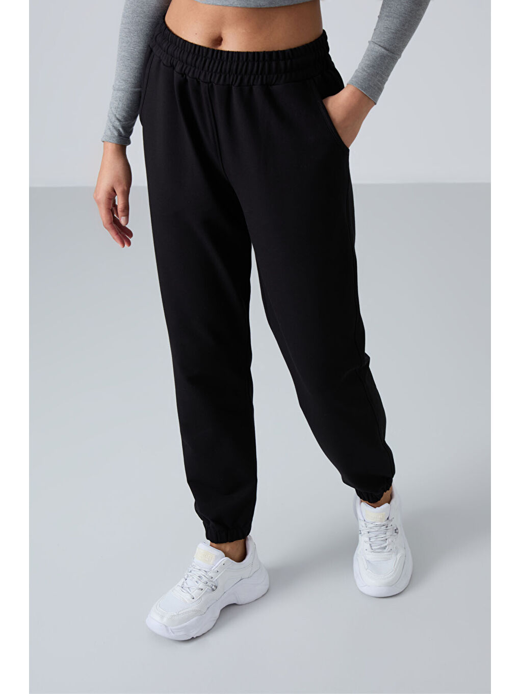 Siyah Cepli Yüksek Bel Rahat Form Lastik Paça Kadın Eşofman Alt - 94583-1