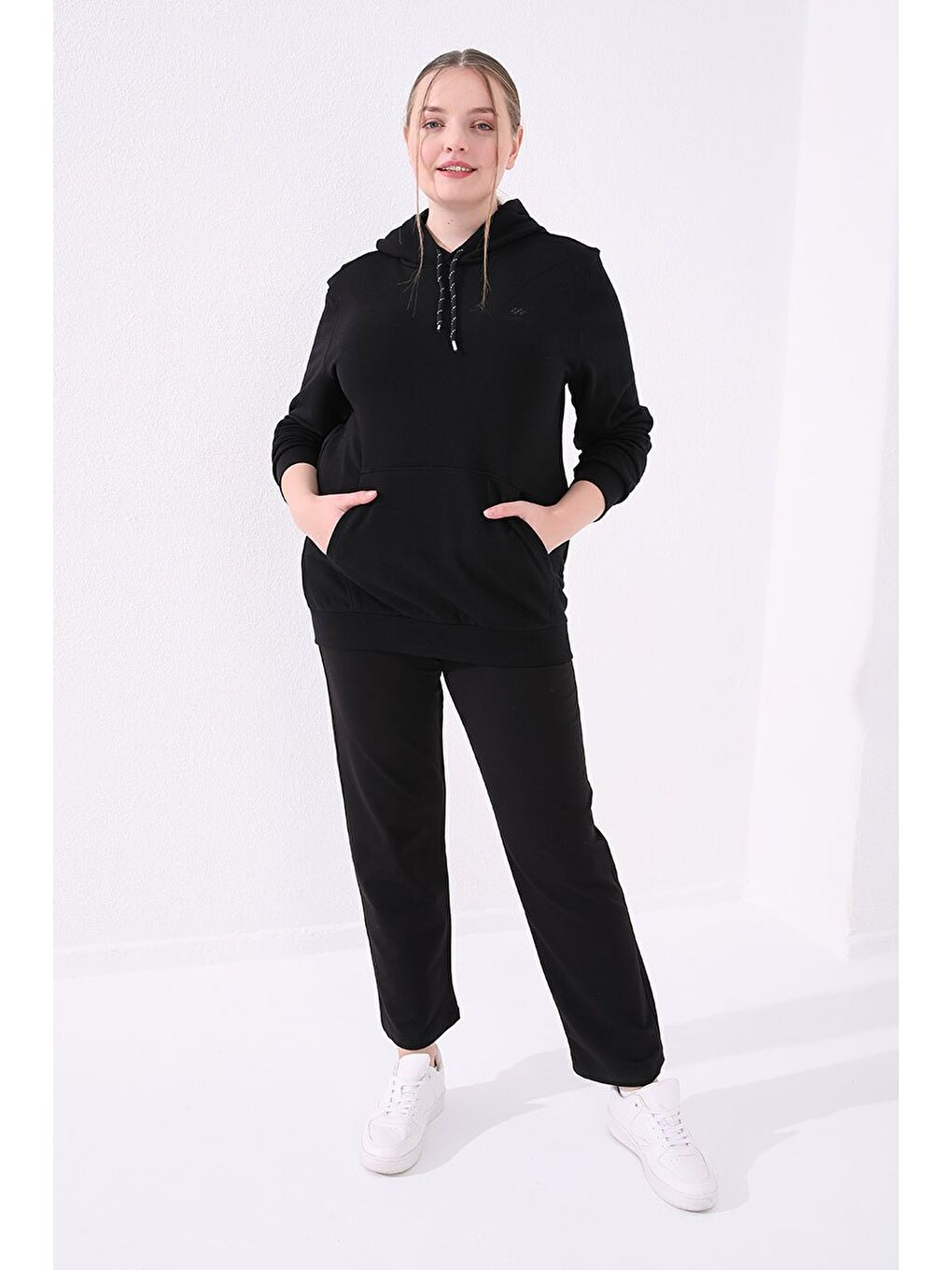 Siyah Cepli Rahat Form Klasik Paça Kadın Büyük Beden Eşofman Alt - 94017