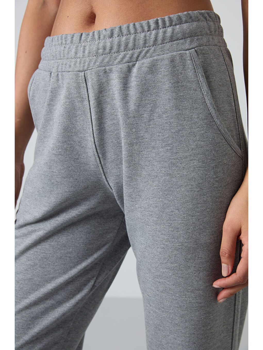 Gri Melanj Yüksek Bel Cepli Rahat Form Klasik Paça Kadın Eşofman Alt - 94584-2