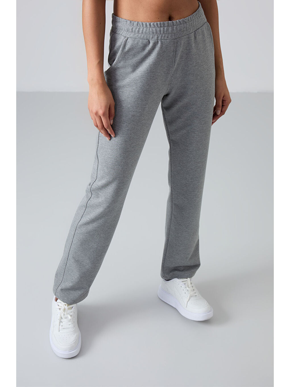 Gri Melanj Yüksek Bel Cepli Rahat Form Klasik Paça Kadın Eşofman Alt - 94584-3