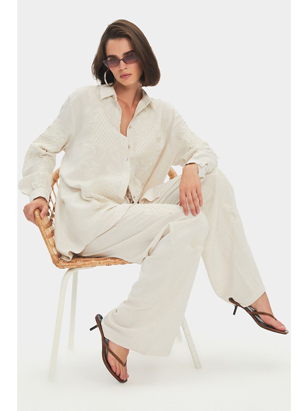 Ekru Kadın Exclusive Keten Karışımlı Wide Leg/Geniş Paça Beli Lastikli Nakış Detaylı Pantolon