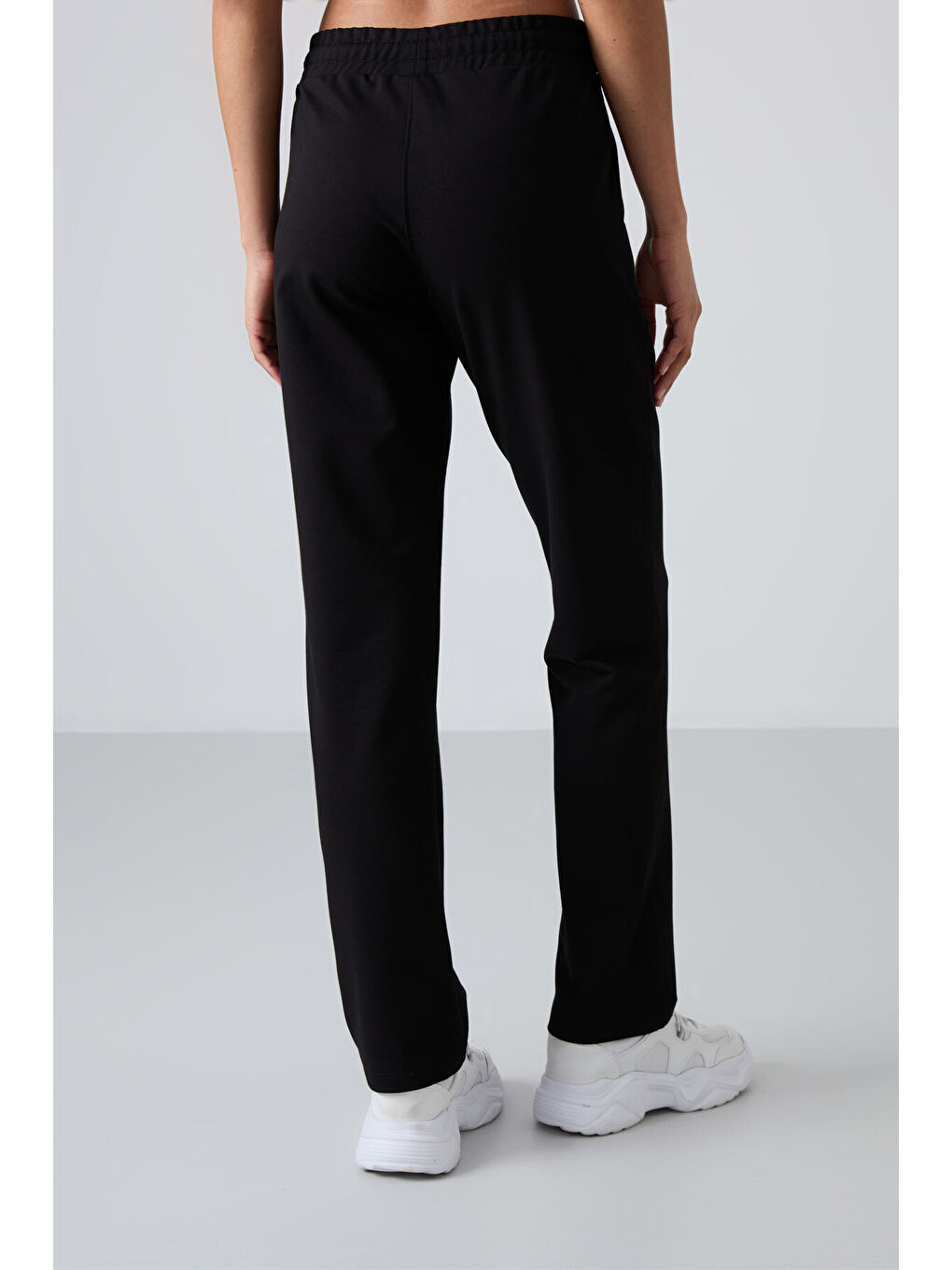 Siyah Yüksek Bel Cepli Rahat Form Klasik Paça Kadın Eşofman Alt - 94584-4