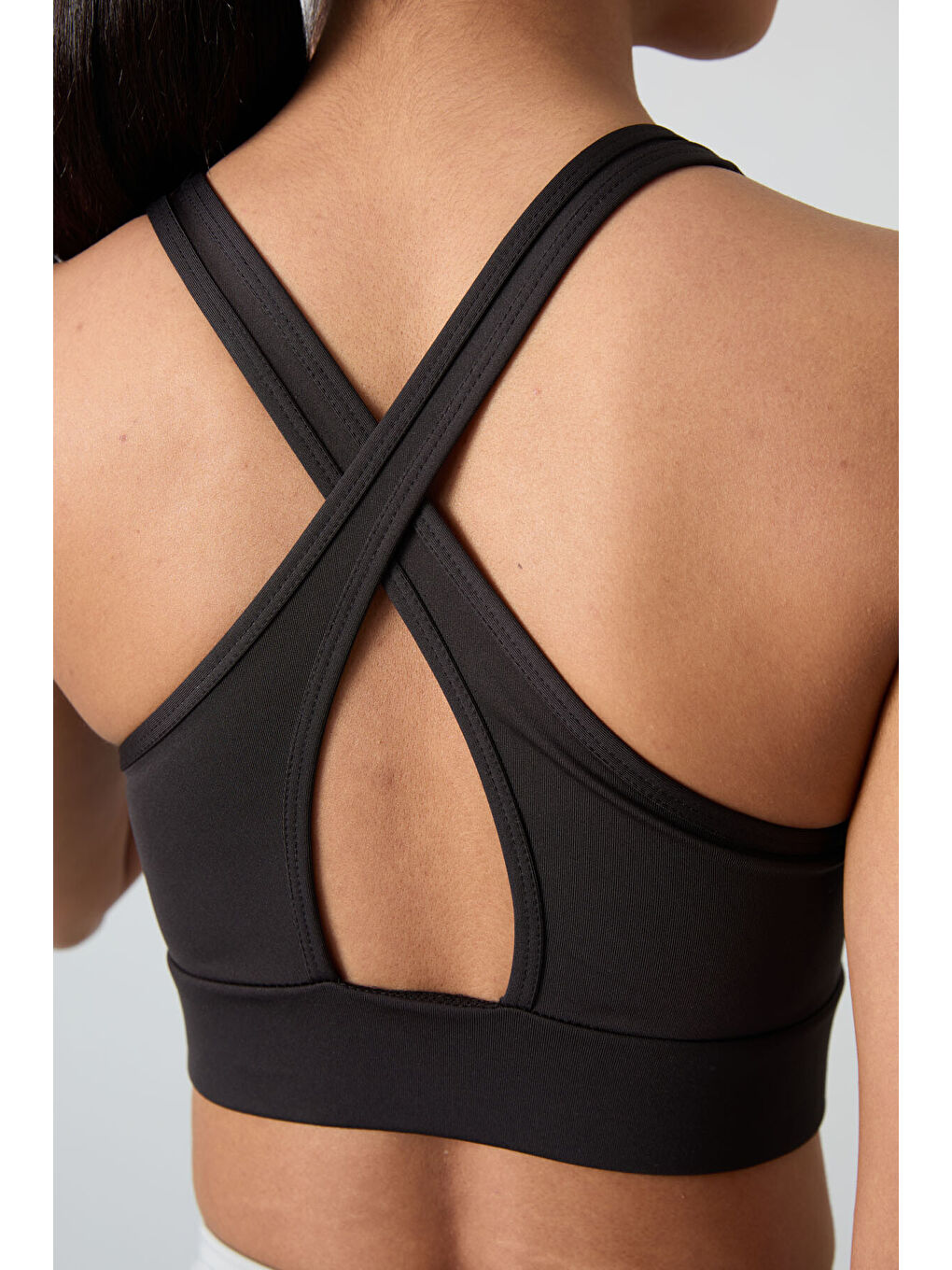 Siyah Çapraz Sırt Detaylı Slim Fit U Yaka Pedli Kadın Spor Büstiyer - 97121-3