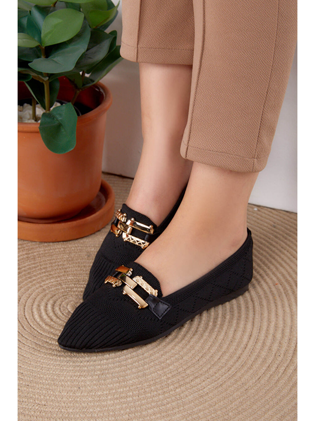 Kadın Siyah Tokalı Babet - 25727-2