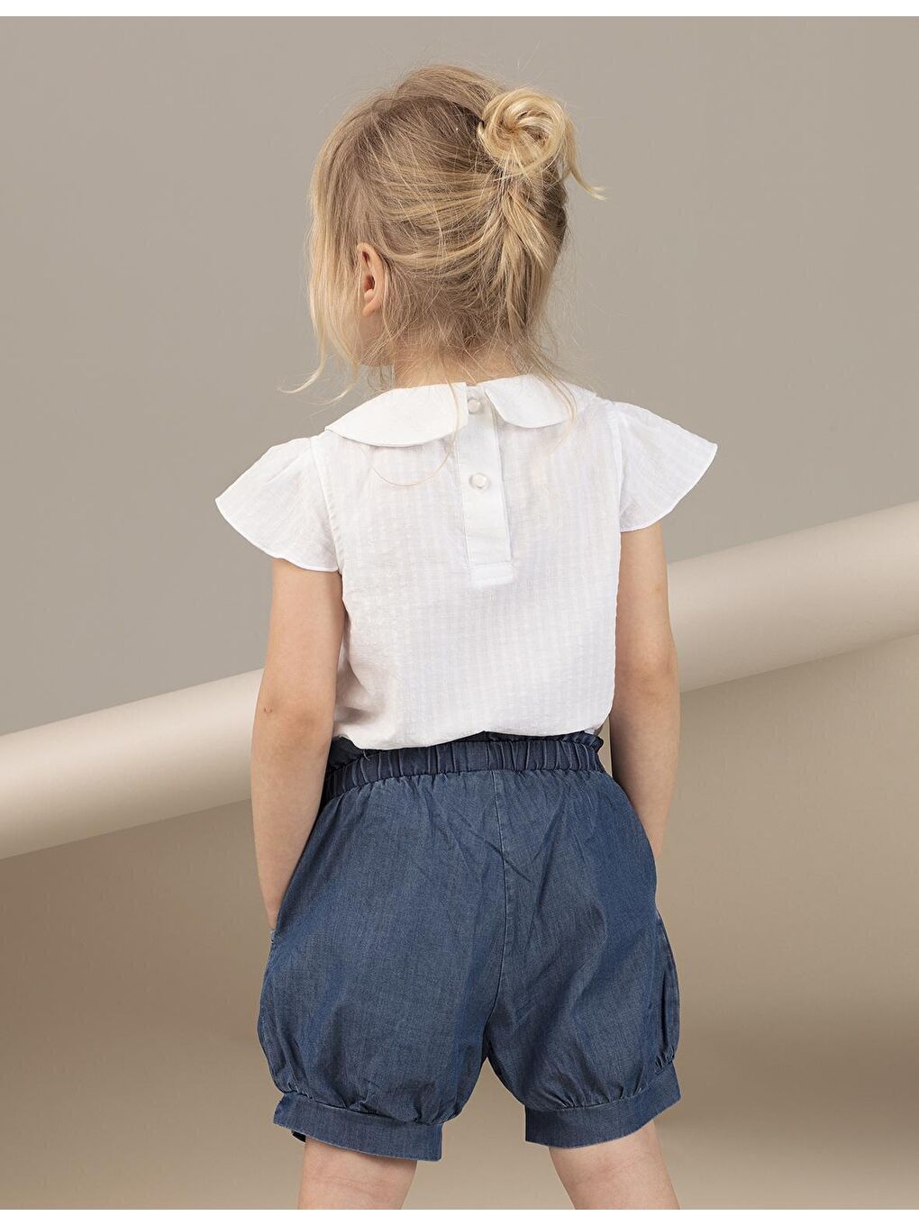 Beyaz Yakası Nakış Detaylı Bluz-1