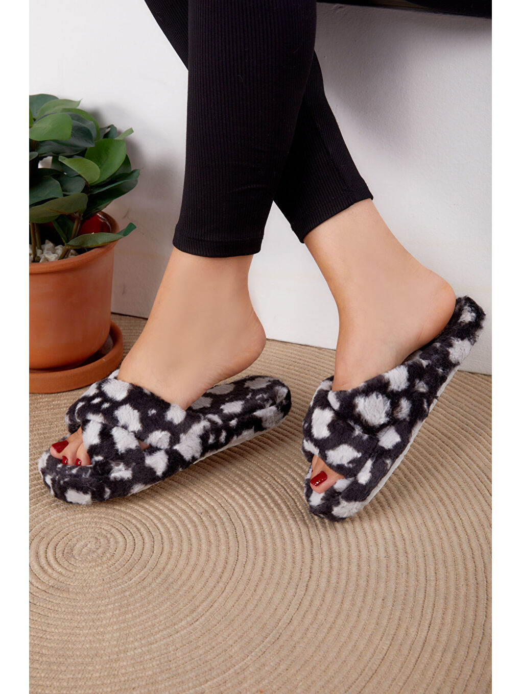 Kadın Siyah Çapraz Leopar Desenli Ev Terliği - 26297-1