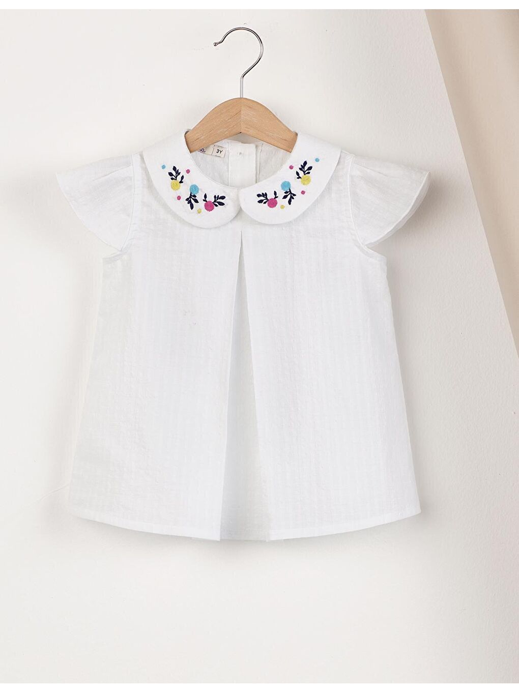 Beyaz Yakası Nakış Detaylı Bluz-2