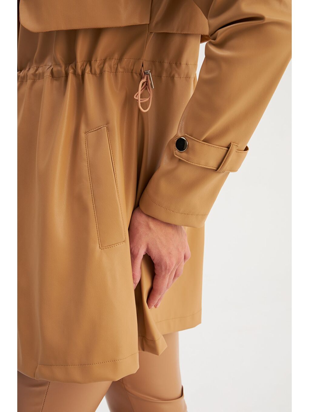 Büzgü Detaylı Deri Ceket - Bej-5