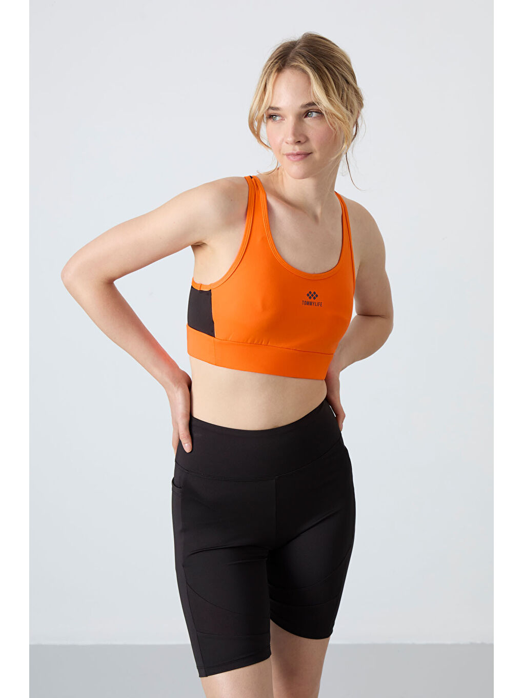 Turuncu Neon Oranj Çapraz Sırt Detaylı Slim Fit U Yaka Pedli Kadın Spor Büstiyer - 97121