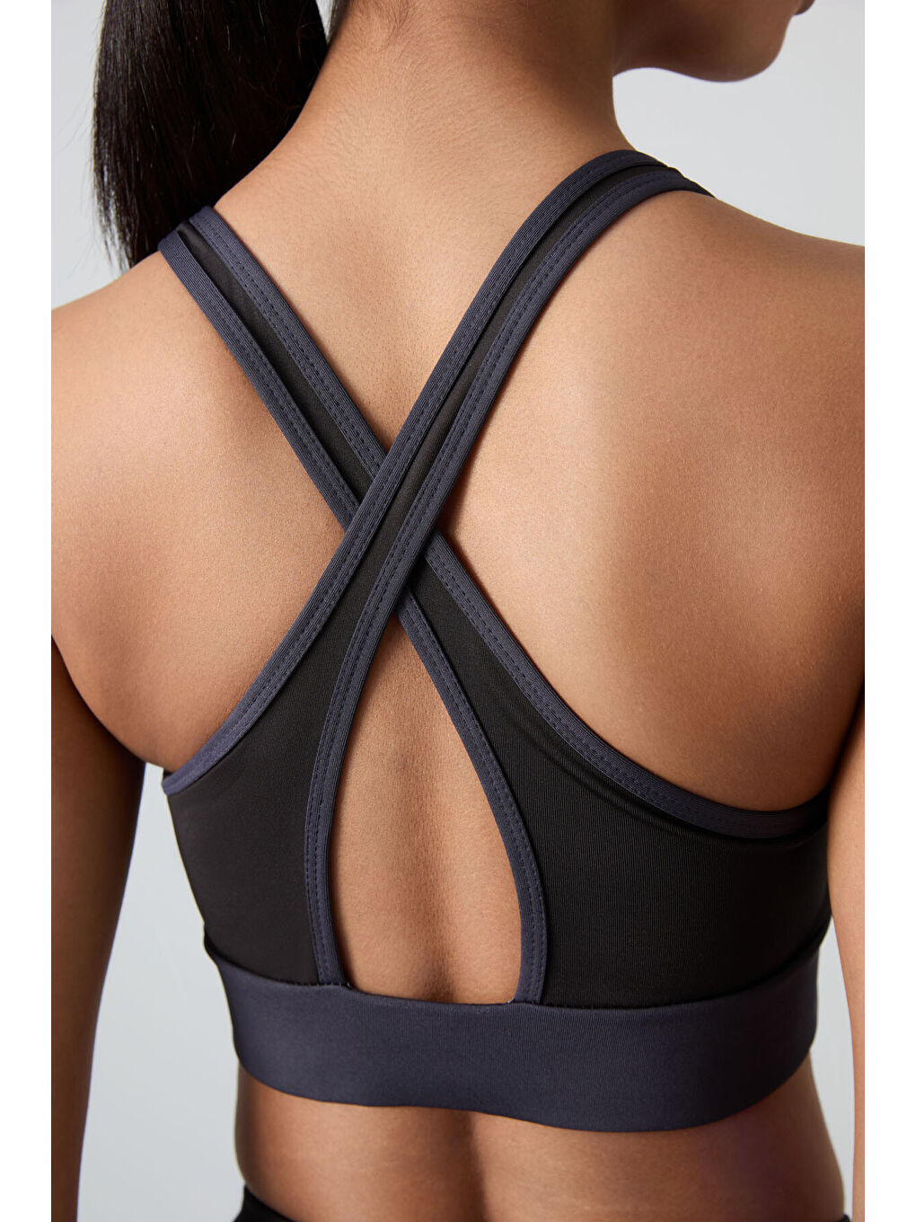 Antrasit Çapraz Sırt Detaylı Slim Fit U Yaka Pedli Kadın Spor Büstiyer - 97121-3