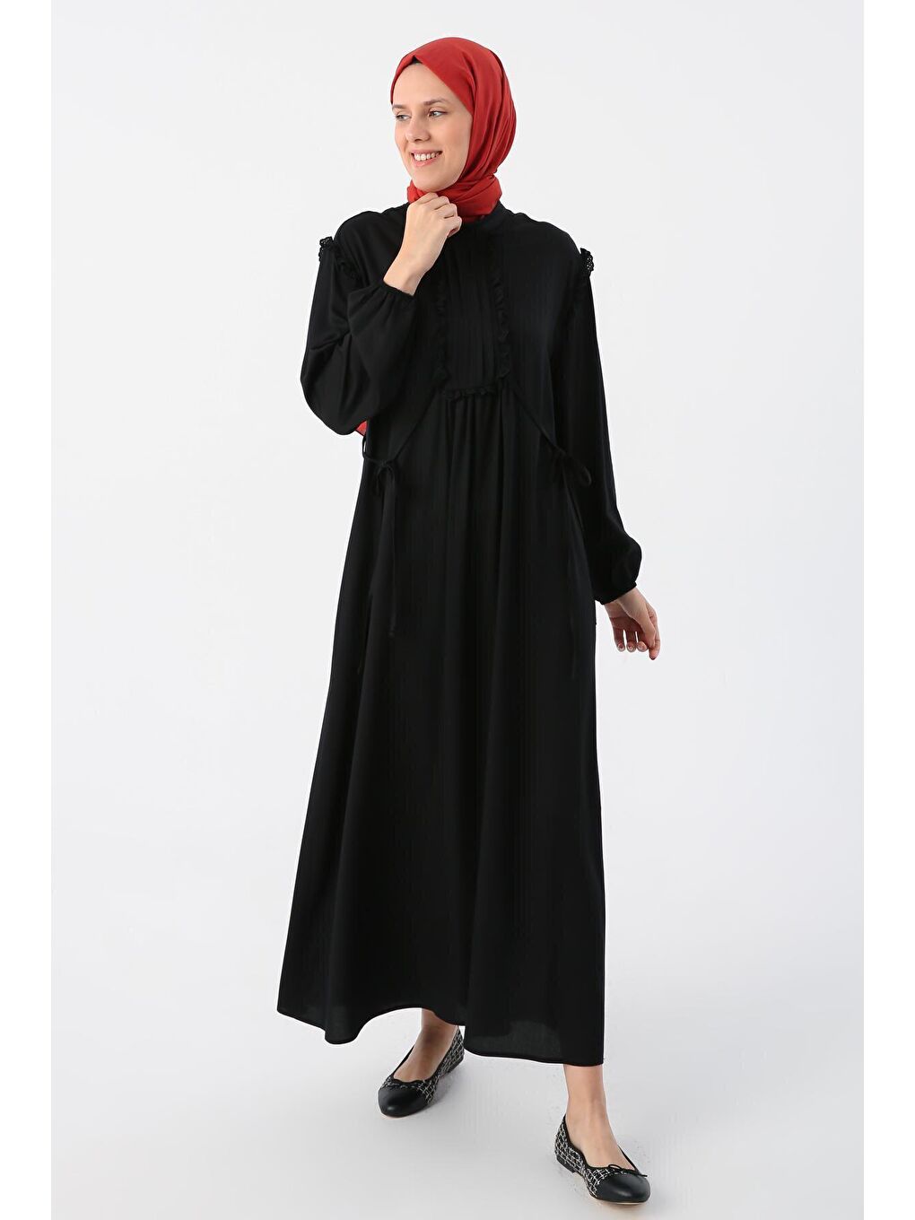 Siyah Fistolu Ve Nervürlü Rahat Kalıp Viskon Elbise