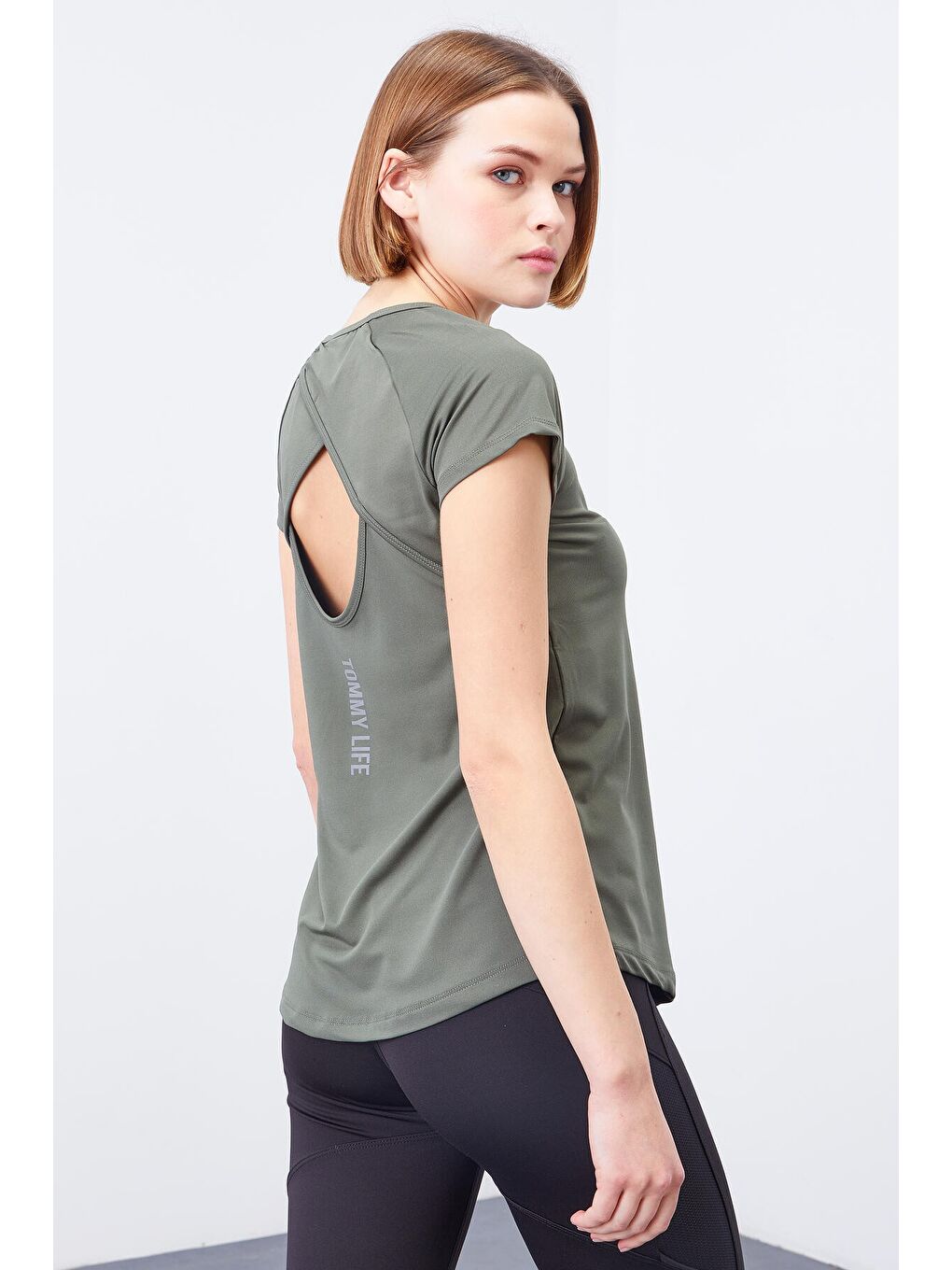 Yeşil Çağla Sırt Pencereli Kısa Kol Standart Kalıp O Yaka Kadın Tişört - 97101-2