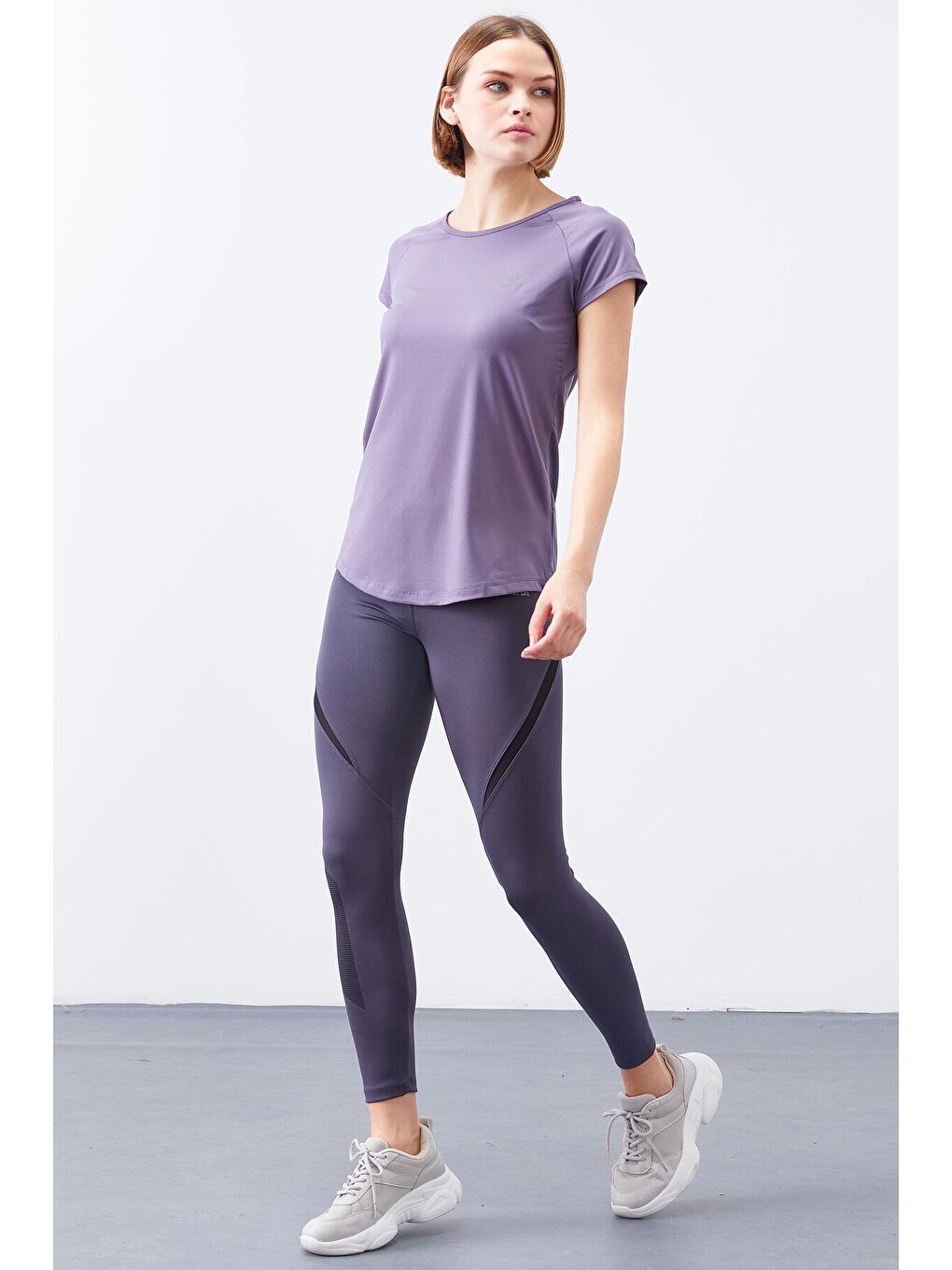 Mor Eflatun Sırt Pencereli Kısa Kol Standart Kalıp O Yaka Kadın Tişört - 97101-1