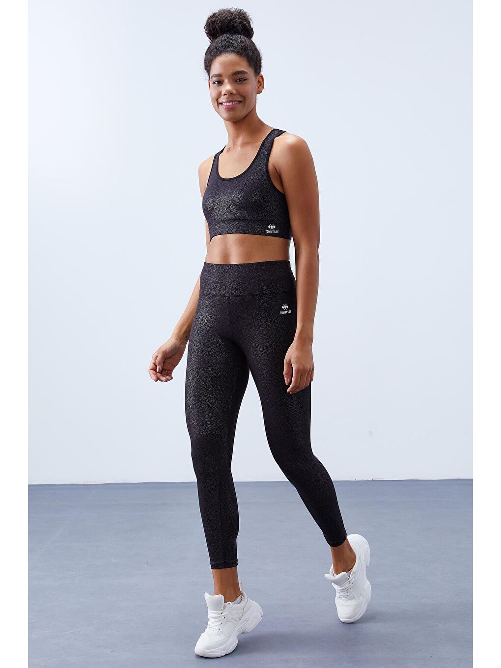 Siyah-gümüş - Siyah Yüksek Bel Toparlayıcılı Sırt Detaylı Slim Fit Büstiyer Kadın Tayt Takım - 95281