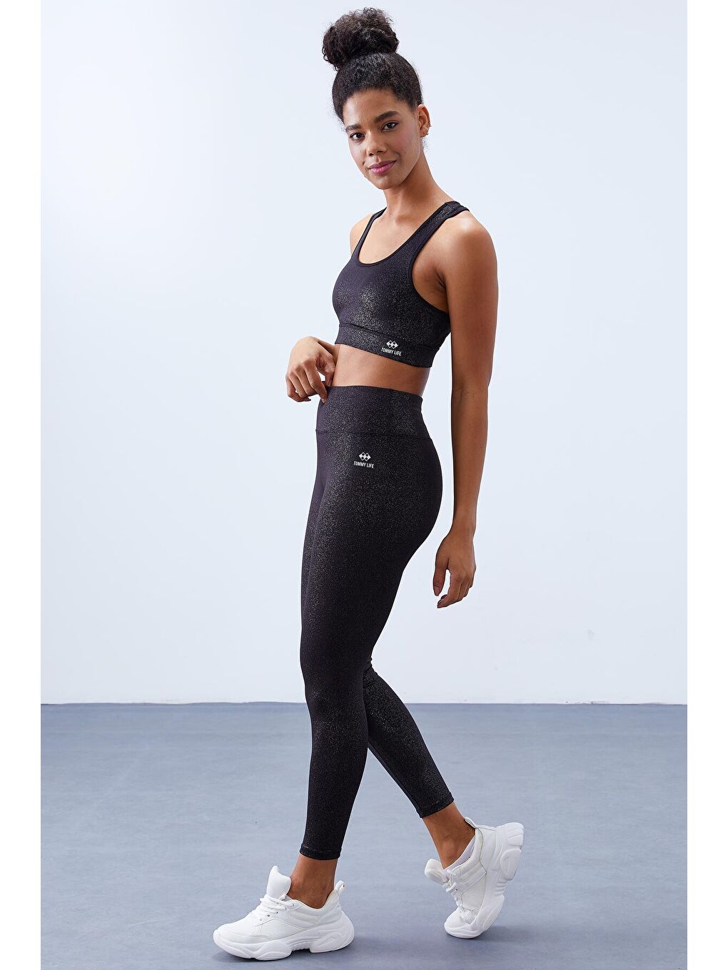 Siyah-gümüş - Siyah Yüksek Bel Toparlayıcılı Sırt Detaylı Slim Fit Büstiyer Kadın Tayt Takım - 95281-4